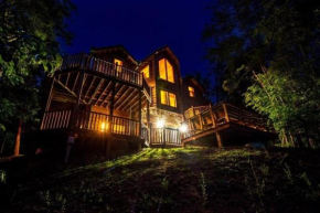 It's Good N Da Woods Lodge - Sleeps 20 - With Hot Tub